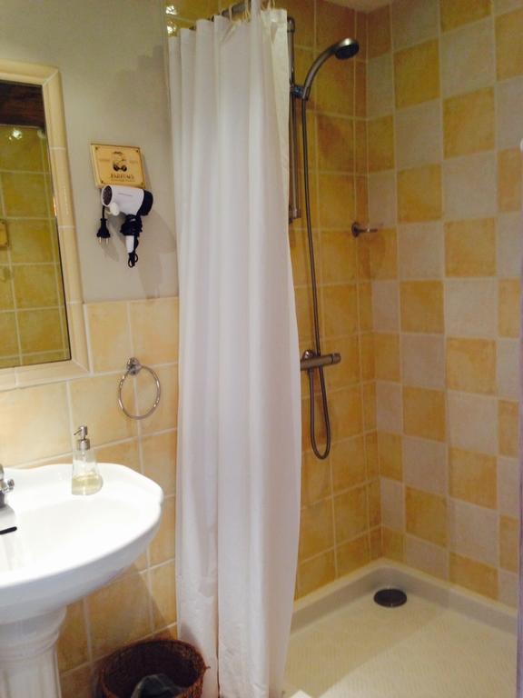 Le Vieux Chateau Bed & Breakfast Leynes Екстериор снимка